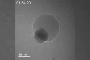 Atoms-merge-in-the-worlds-smallest-bubble-of-water