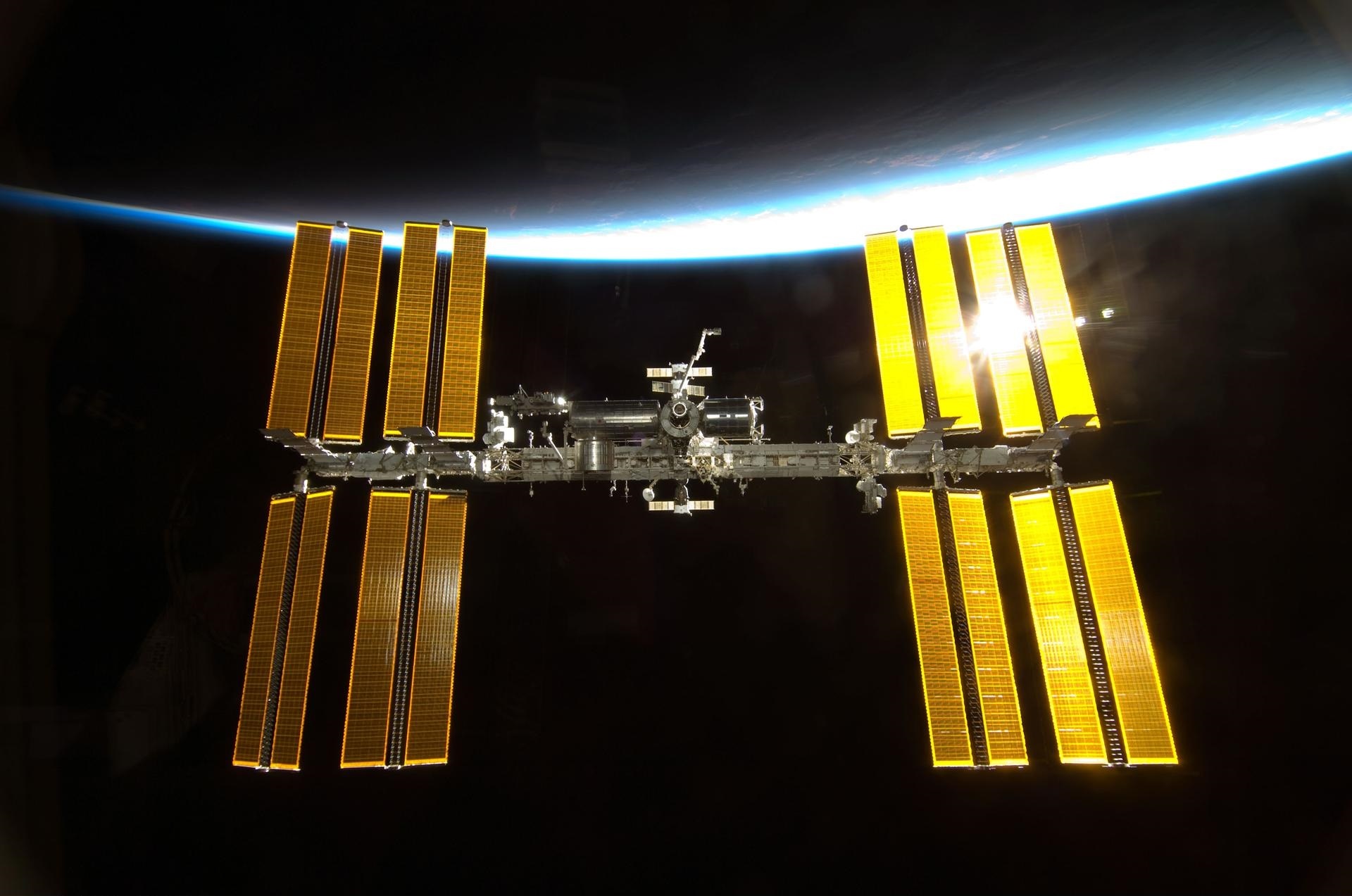 Exploring the Health Impact: Should We Increase Dust on the ISS for Astronauts? | XenoSpectrum