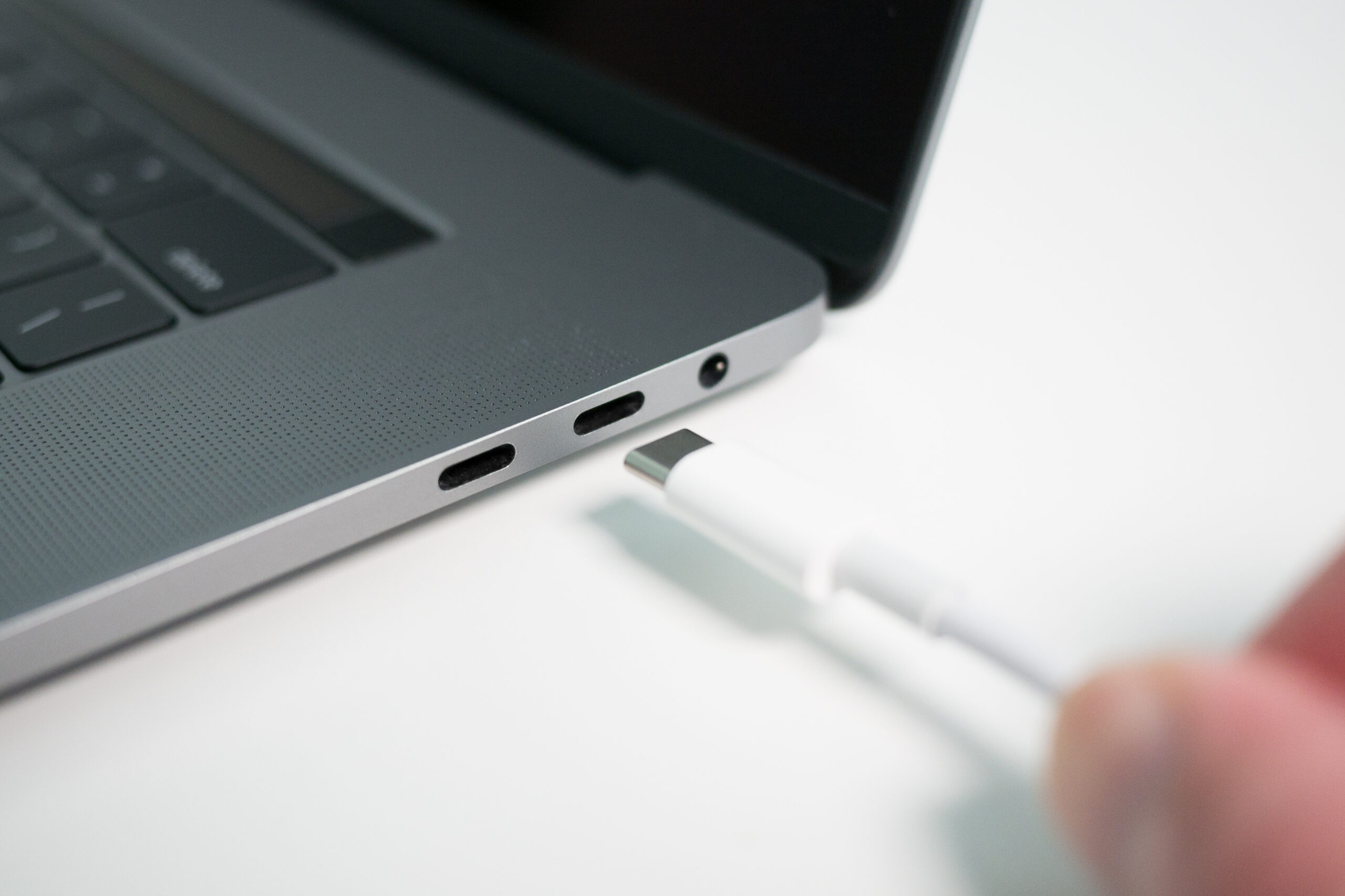 Windows 11、USB-Cポートの「混乱」に終止符：WHCP新基準で粗悪品を徹底排除