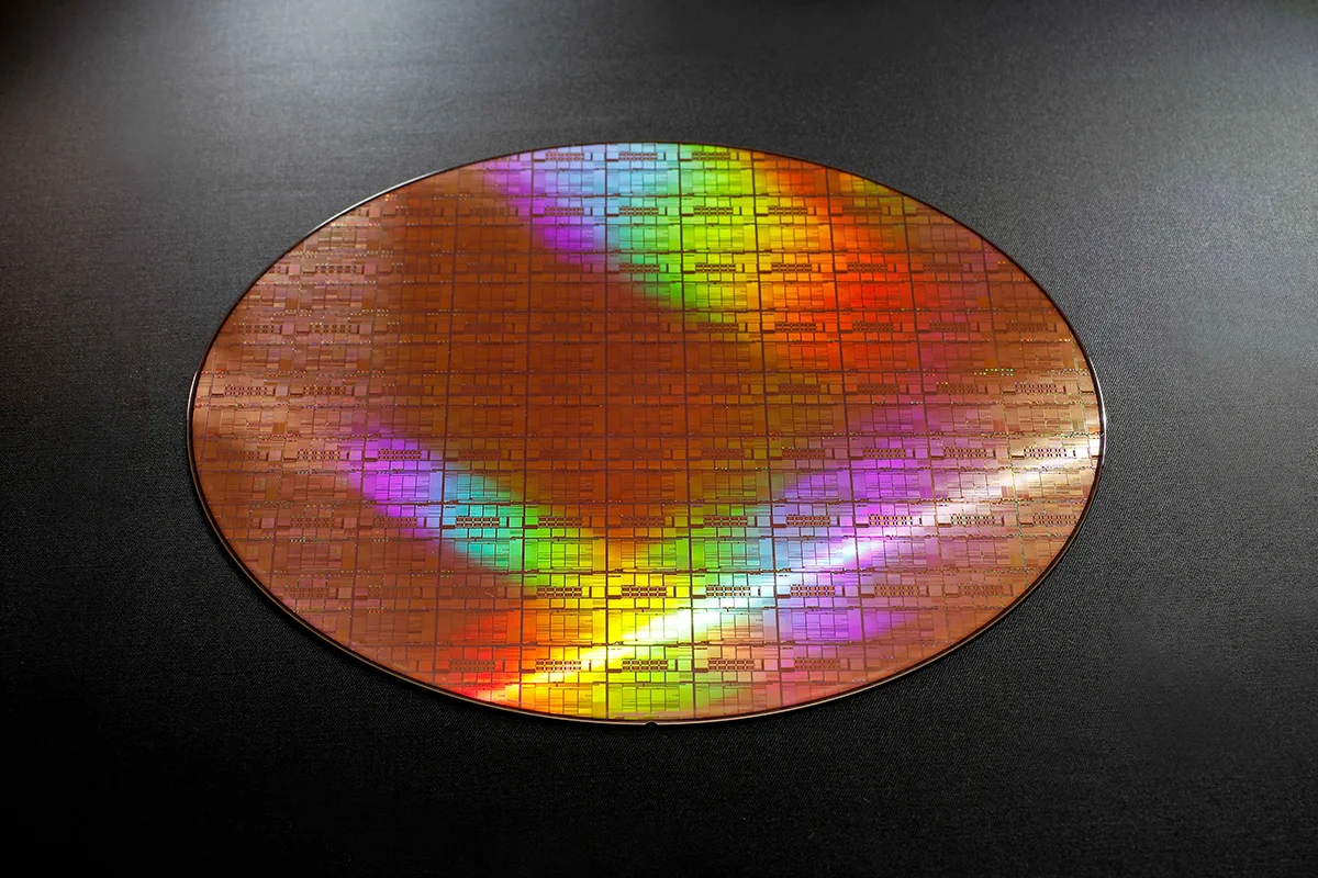 Rapidus、2nm試作成功で日本の半導体復権へ一歩前進か。驚異的スピードの裏にある「シングルウェハー処理」という壮大な賭け